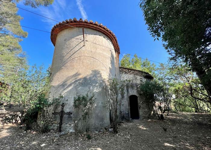 Entrée de la Chapelle, depuis le Mas