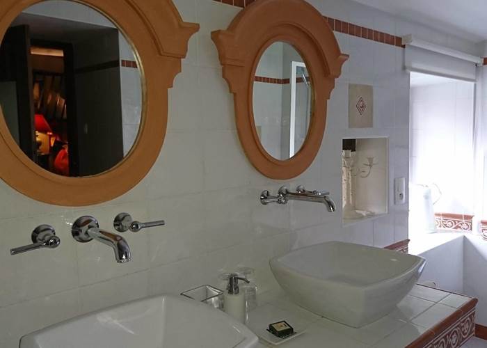 Moulin-Rouhaud-Suite-Junior-Amarante-double-vasque