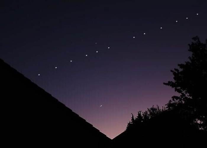 Illustration : Satellites Starlink dans le ciel nocturne. (Capture d’écran YouTube)-news