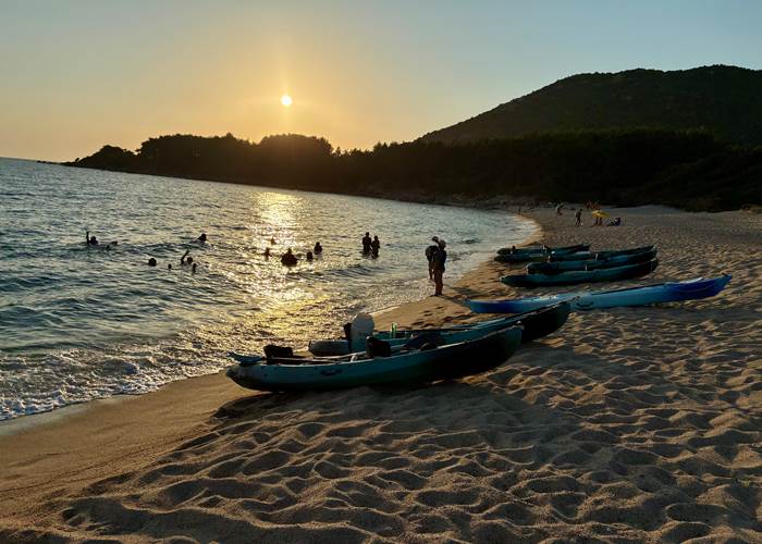 Profiter du coucher de soleil avec Abbartello kayak paddle en Corse