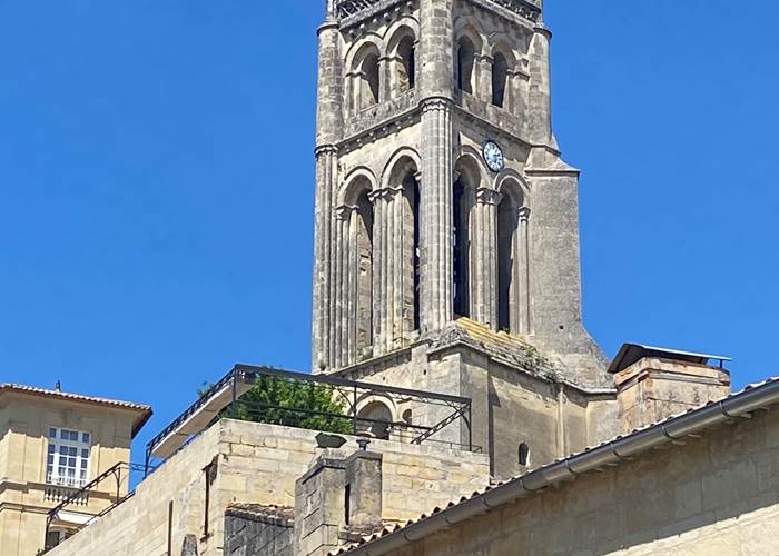 Eglise-Collégiale-village-vin-vignoble
