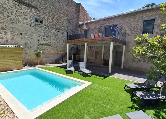 Le Pressoir aujourd'hui, gîte avec piscine privée aux Gîtes de Monte Blanco à Montblanc.