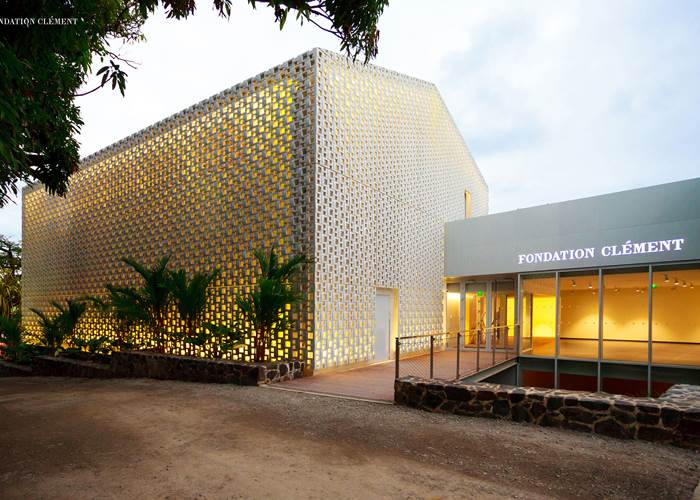 <!-- Image représentant la Fondation Clément, pour renforcer le référencement de l'hôtel Maison Clémentine --> <img src="lien-de-votre-image.jpg" alt="Vue de la Fondation Clément en Martinique, proche de l'Hôtel Maison Clémentine à Fort-de-France" title="Découverte de la Fondation Clément, à proximité de votre hébergement de charme à Fort-de-France" width="800" height="600" />-page