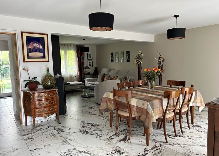 Salon commun chez Les Suites Champenoises