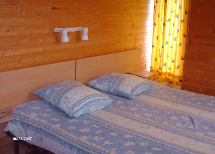 Chambre double 1er étage lit de 1,80m x 2,00m