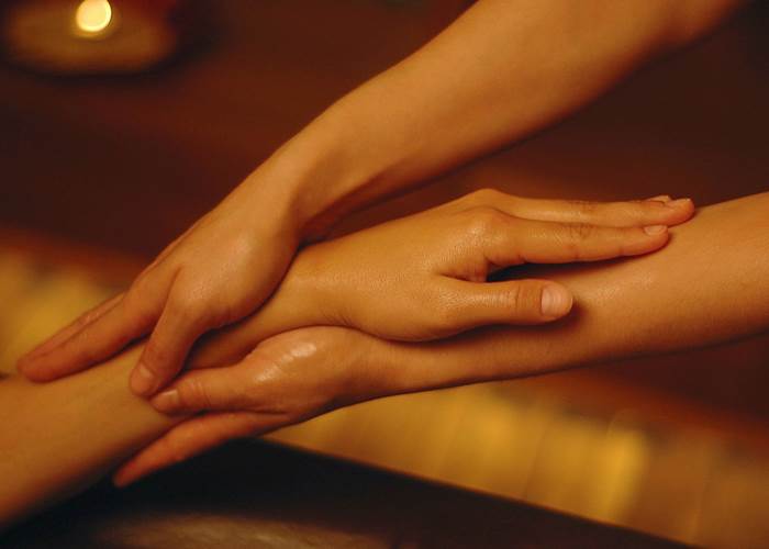 massage mains maison d'hôte bien être bretagne morbihan cure ayurvédique spa séjour repos ressourcement