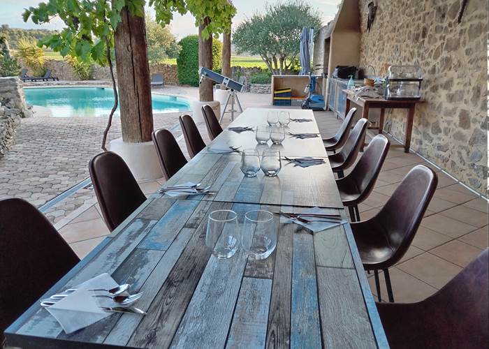 Cadre enchanteur pour les petits déjeuners et table d'hôtes