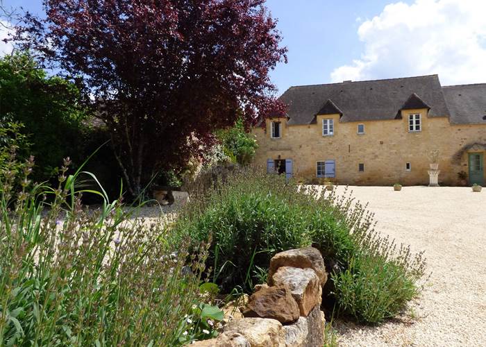 BRITAVIT Entrée et parking privé-page