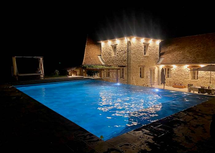piscine-vue-nuit-le-chirol-dordogne-perigord
