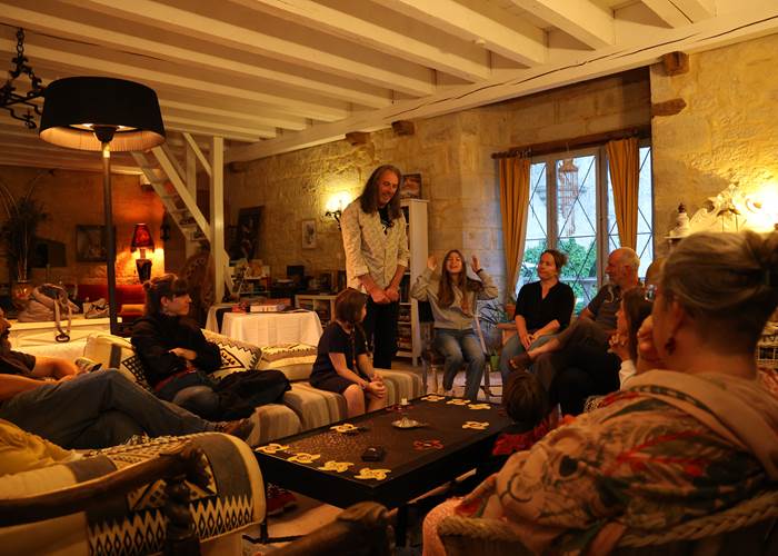 Soirée loup garou dans le grand salon au Château de Saint-Chamarand dans le Lot