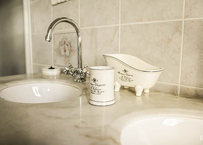 Le marbre de la salle de bain