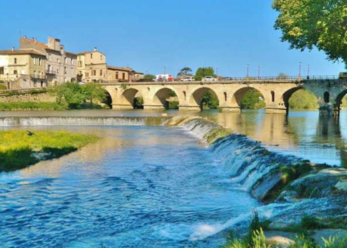 Sommières : pont sur le Vidourle