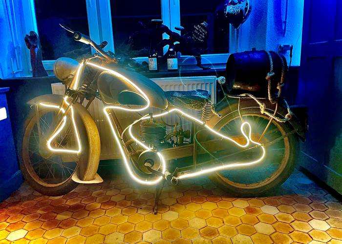1970s-style motorhotel decoration