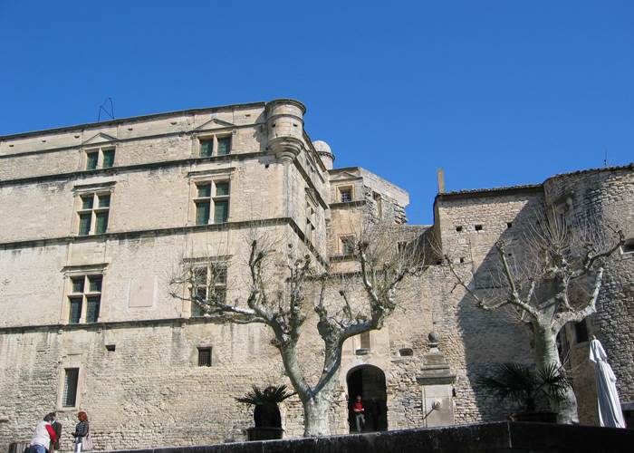 Le chateau de Gordes en hiver