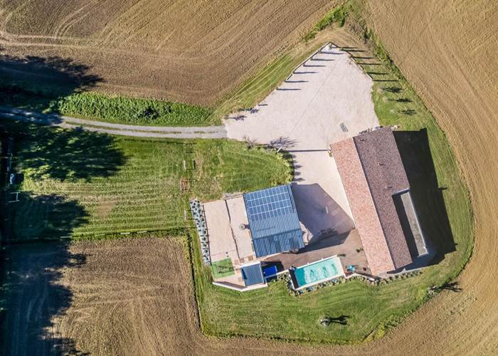 gîte, location de vacances, hébergement touristique, séjour, nuitée, maison de vacances, Lias, Bonrepose-sur-l'Aussonnelle, 32, Occitane, GERS, proche de forêt, centre-ville, pleine campagne, wifi, fibre optique, piscine jardin clos, terrasse, parking gratuit, cuisine équipée, barbecue, cheminée, climatisation, draps fournis, lave-linge, TV, Famille, groupe, grande capacité, 40 couchages, enfants bienvenus, séminaire, cousinade, randonneurs, amis, terrain de rugby, écrin d'amour , charme, authentique, luxe, insolite, calme, détente, nature, éco-responsable, durable, rénové, ancien, vue panoramique, atypique