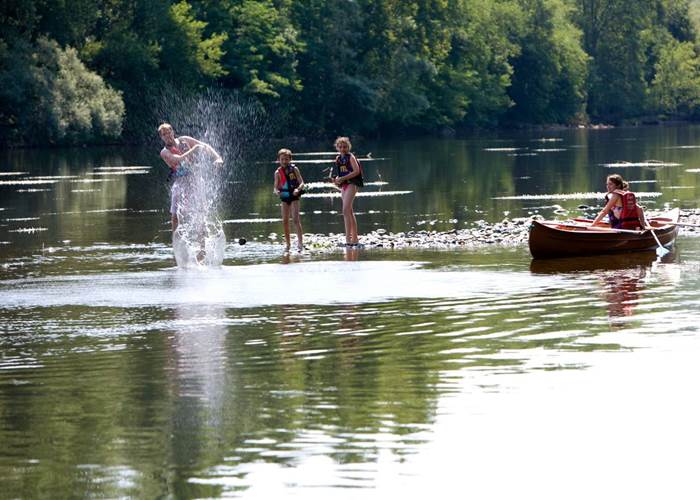 sortie_canoe_en_famille_-_vallee_de_la_dordogne_-_-c_lot_tourisme_-_p