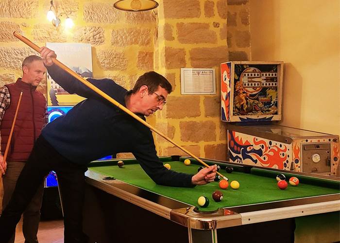 Partie de billard aux Dépendances du Château-page