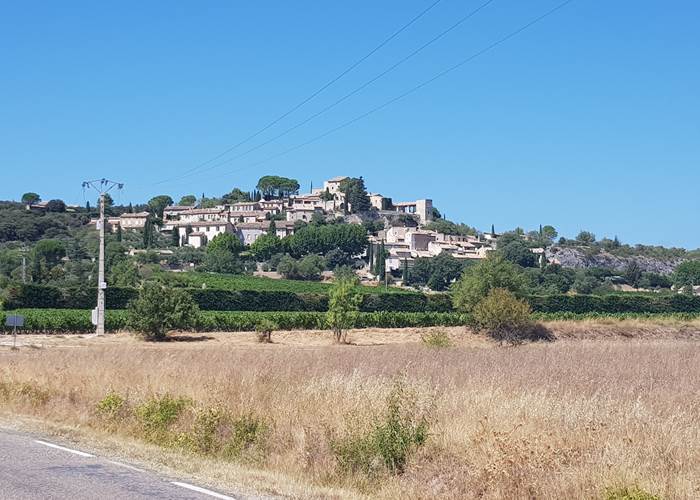 Joucas, adorable petit village perché à 5 minutes de Saint-Saturnin les Apt