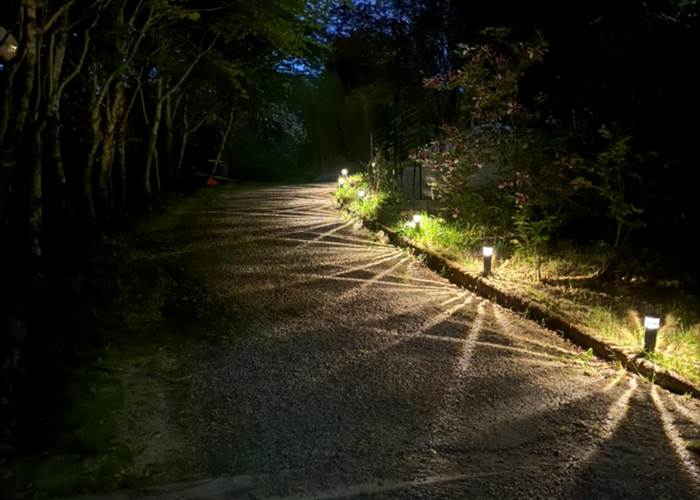 O Moulin du Fieux - Allée d'accès entre les 2 parties