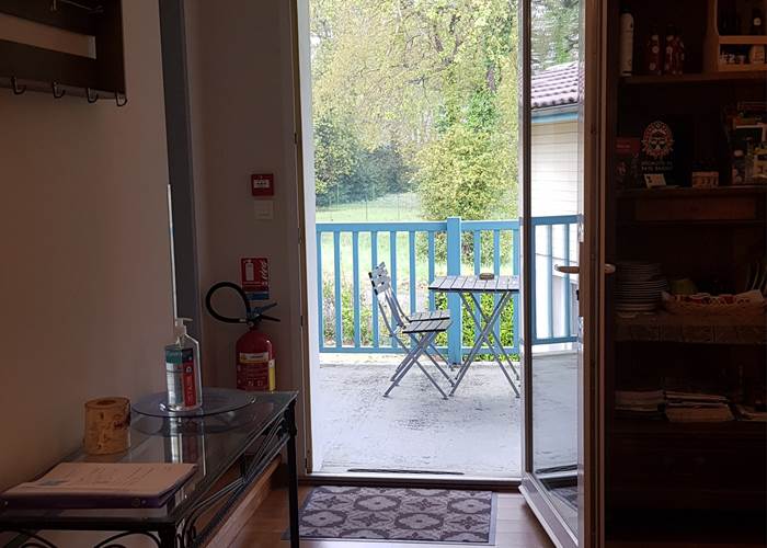 Terrasse extérieure, à l'étage des chambres d'hôtes et l'appartement
