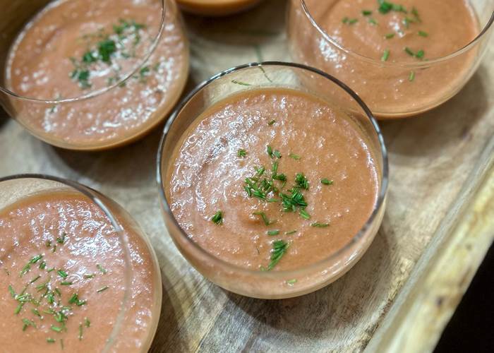 Entrée : gaspacho "maison" aux tomates du pays