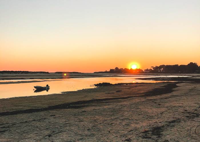 Coucher de soleil sur la plage du Letty depuis la Paillotte Iodée Bénodet