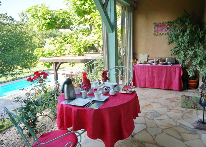 petit dejeuner véranda breakfast dordogne Les Feuillantines