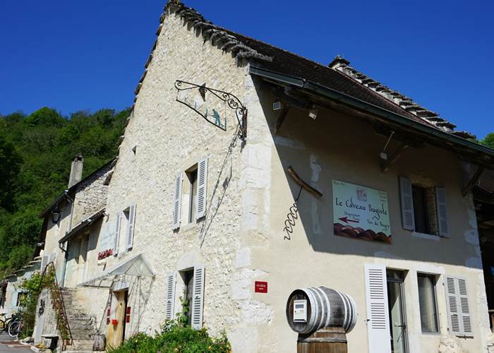Escapade à Vongnes : dégustez les vins authentiques du Bugey au Caveau Bugiste, au cœur d’un village viticole d’exception !
