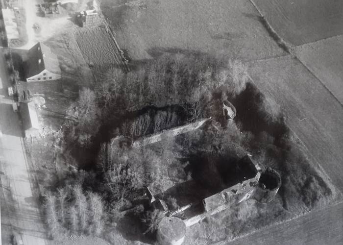 Les ruines du château dans les années 1990