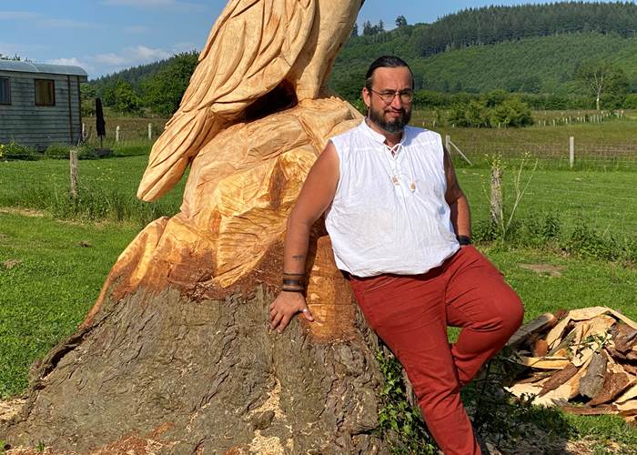 Les terres de la chouette, l'artiste sculpteur Chris Le Farfadet