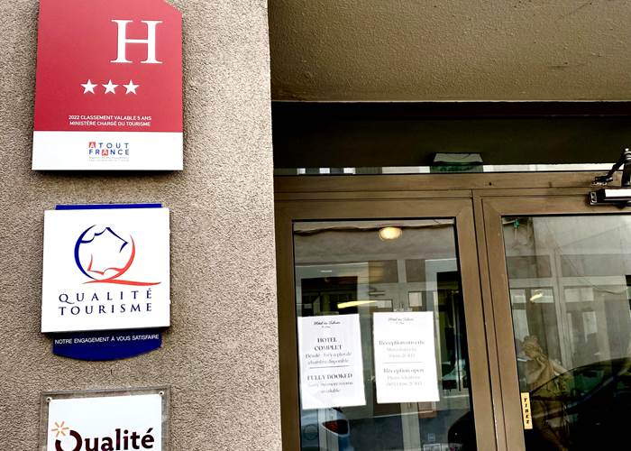 Affiche extérieure des 3 étoiles