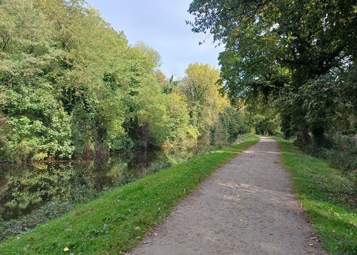 Bord de rance au pied de l'immeuble