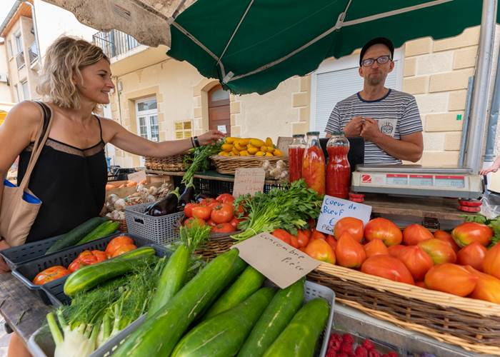 Des producteurs locaux au marché de Tonneins