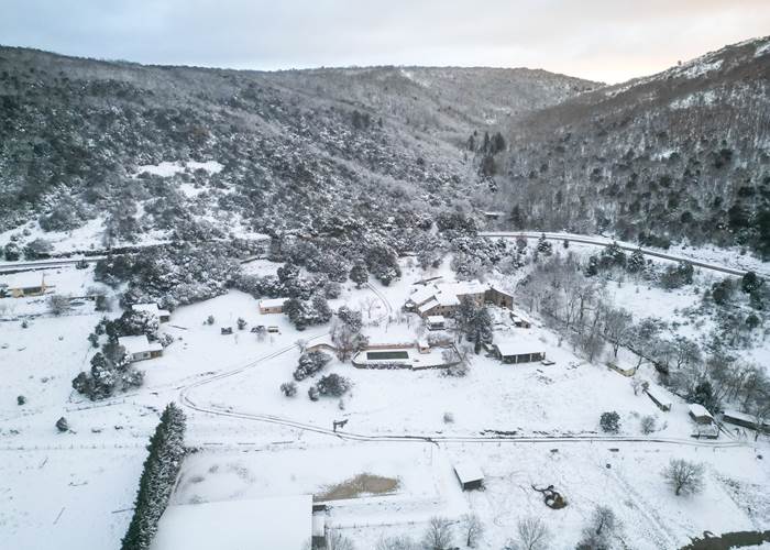 Domaine sous un manteau blanc