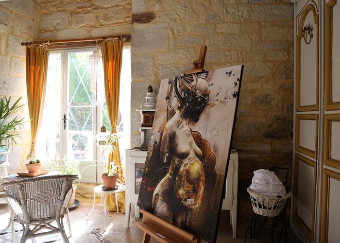 Artistes en résidence créative au Château de Saint-Chamarand, cadre inspirant en Occitanie dans le Lot