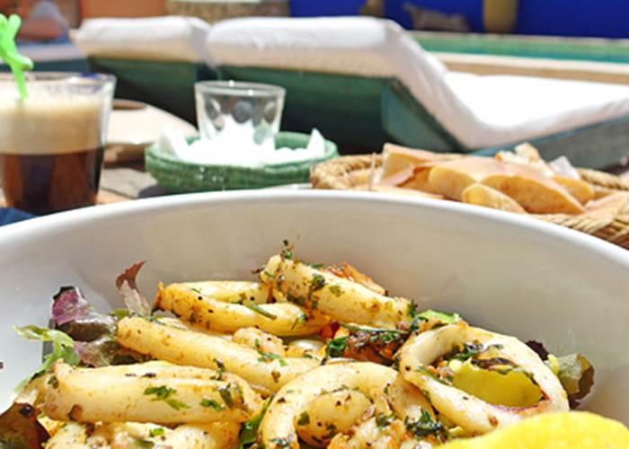 Déjeuner à la piscine