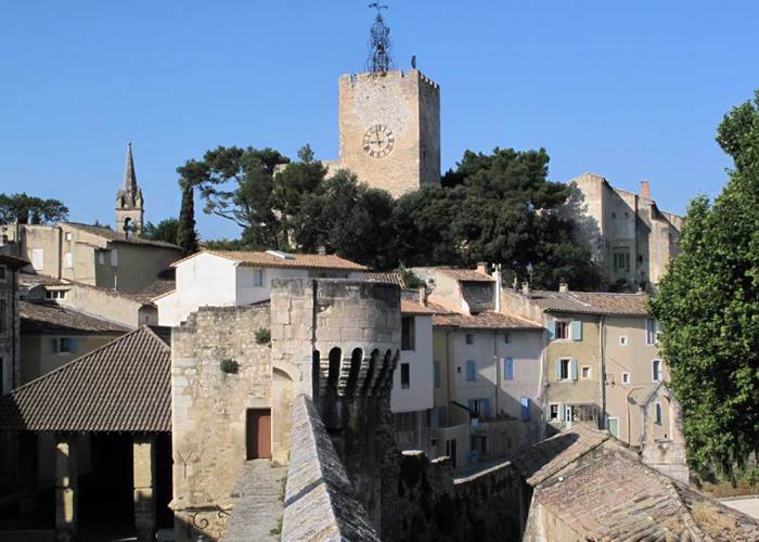 pernes les fontaines