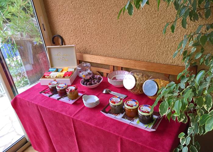 buffet confitures breakfast dordogne Les Feuillantines
