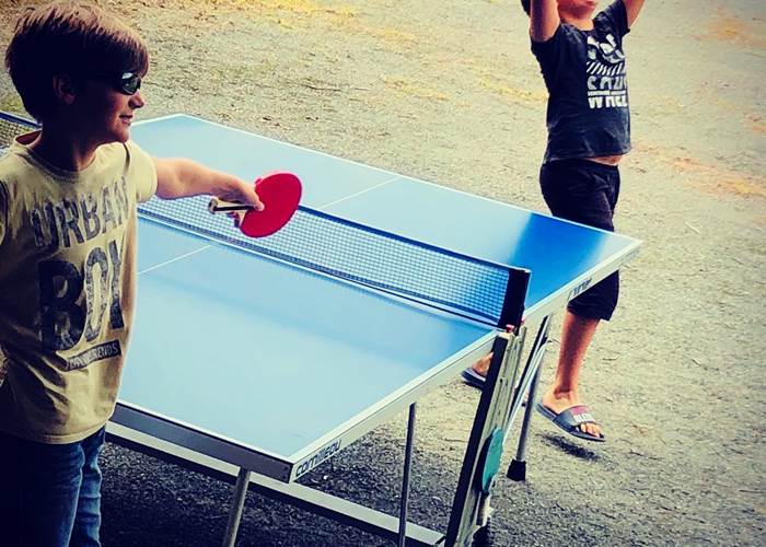 Une partie de ping-pong endiablée