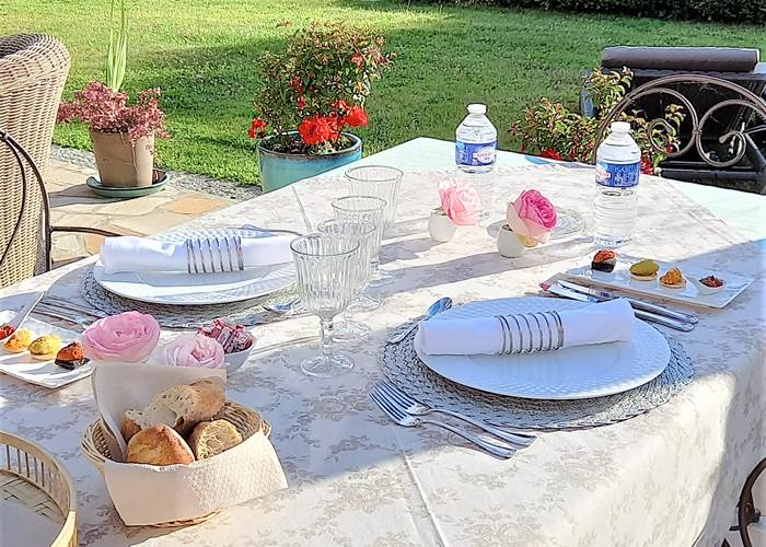 Kergroaz Maner Table d'Hôtes en terrasse