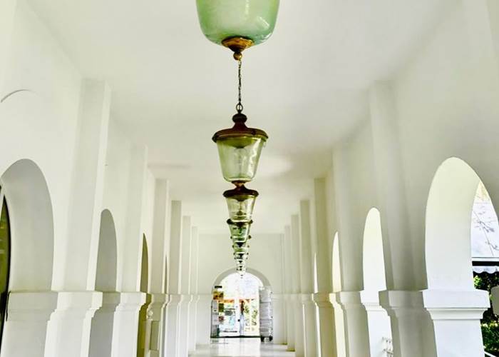 Centre thermal Eugénie les Bains. Couloir d'accès extérieur.