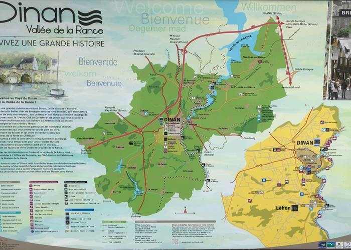 Panneau touristique entrée de Dinan