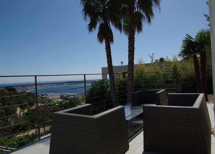 vue mer Méditerranée sur terrasse Pool-house