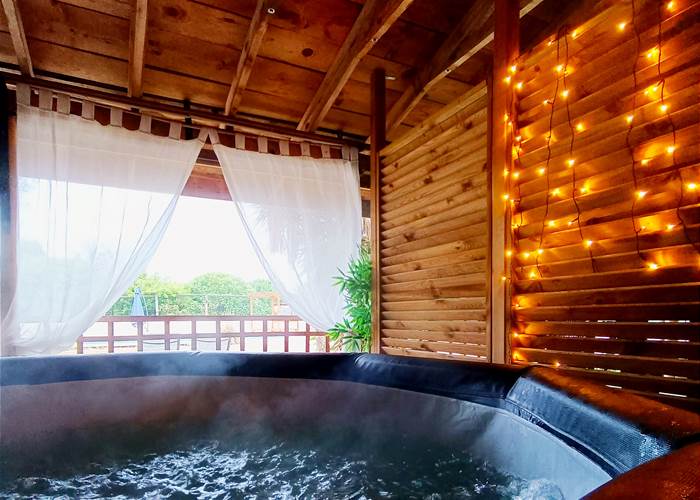Gîtes, chambre d'hôtes et table d'hôtes gastronomique à Casteljaloux Lot et Garonne, piscine, jacuzzi et spa