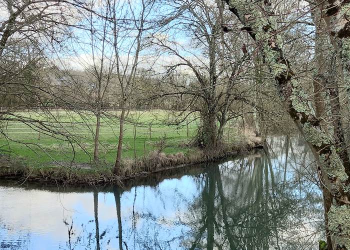 Cours d'eau base de loisirs