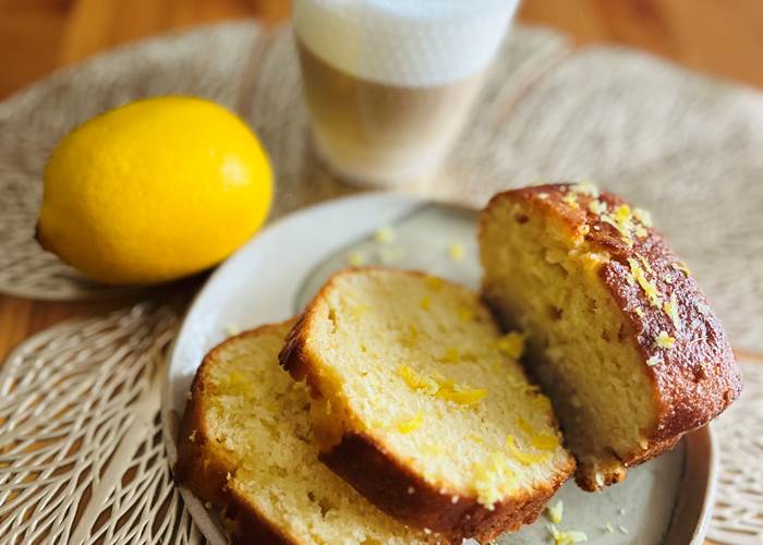 Le cake au citron "maison" et son cappuccino!