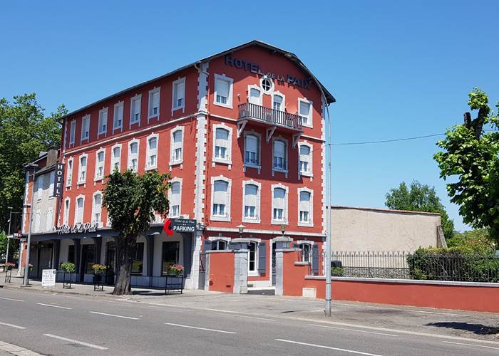 Hôtel-De-La-Paix-Hotel-en-Oloron-Ste-Marie-extérieur-côté-parking