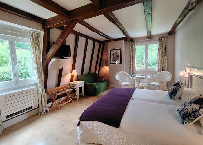 #Villa Ric #chambres climatisées #vuenature # vuepiscine #Saint-Céré #lilas