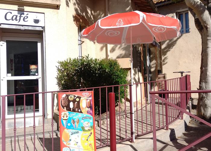 Une glace ou un apéro au Bar Le Mailhac