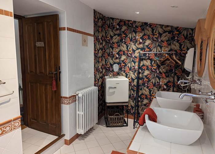 Moulin-Rouhaud-Suite-Junior-Amarante-salle-d'eau